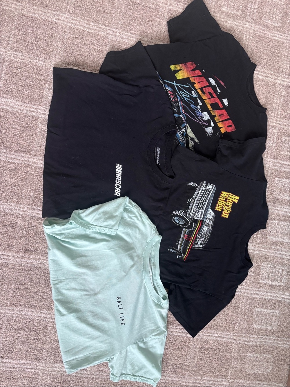 Bundle of medium women’s tee shirts!!
